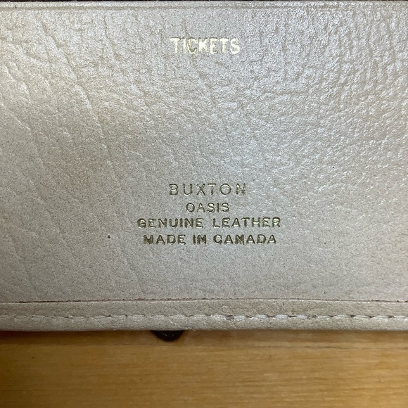BUXTON Oasis Genuine Leather Canadian Travel Passport Wallet - Picture 12 of 14